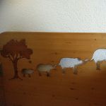 Elefantenmotiv im Kinderbett