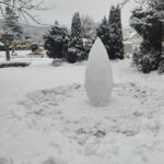 Schnee-Obelisk