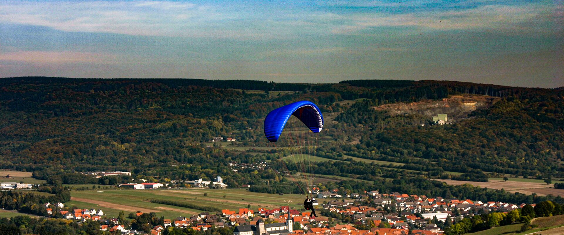 Gleitschirmflieger in Haselbach 