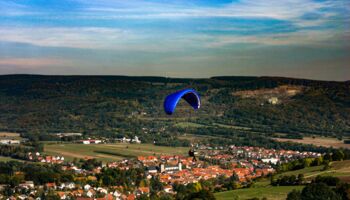 Gleitschirmflieger in Haselbach