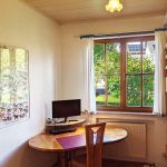Schreibtisch am Fenster